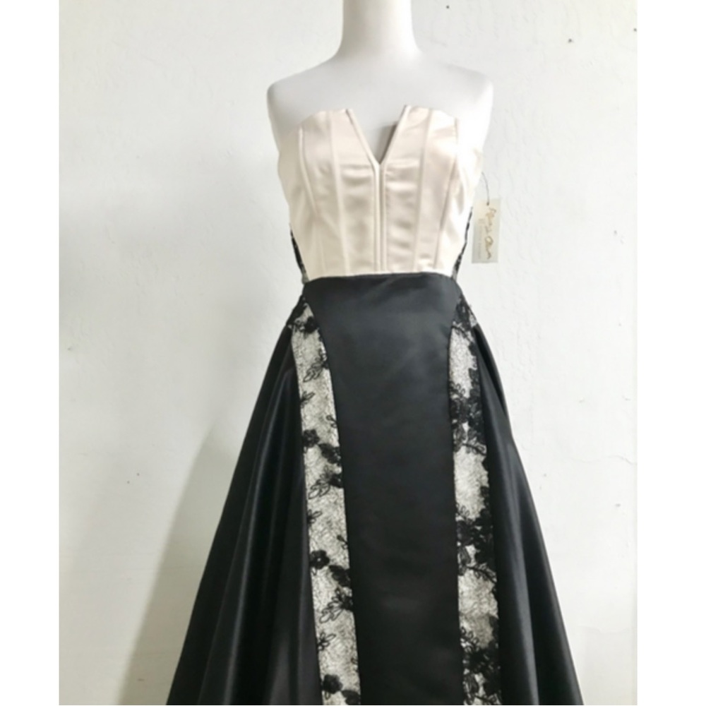 Alice + Olivia Dalya Strapless Ball Gown - Picture 7 of 11